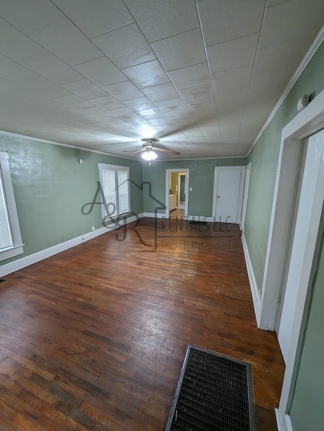 Photo - 438 E 23rd St