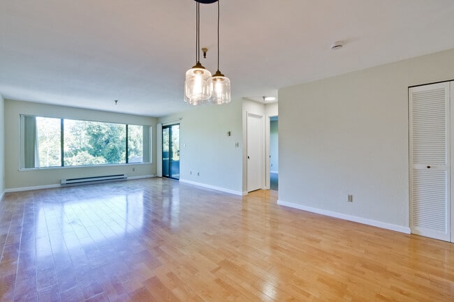 Photo - 725 Mariposa Ave Unit 202