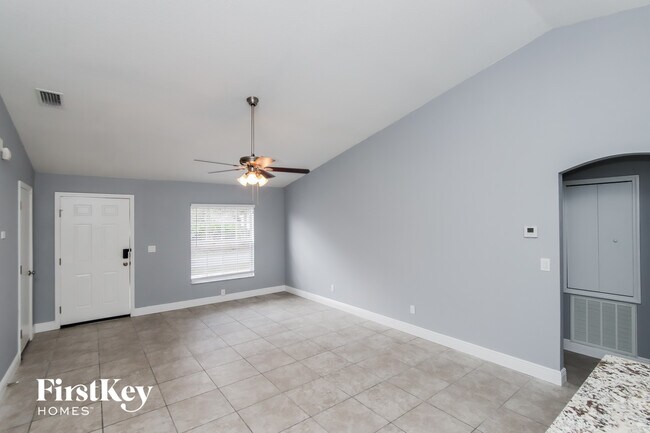 Photo - 721 Carlyle Ave
