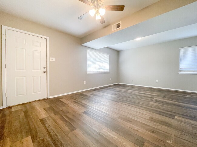 Photo - 407 N Bermuda St