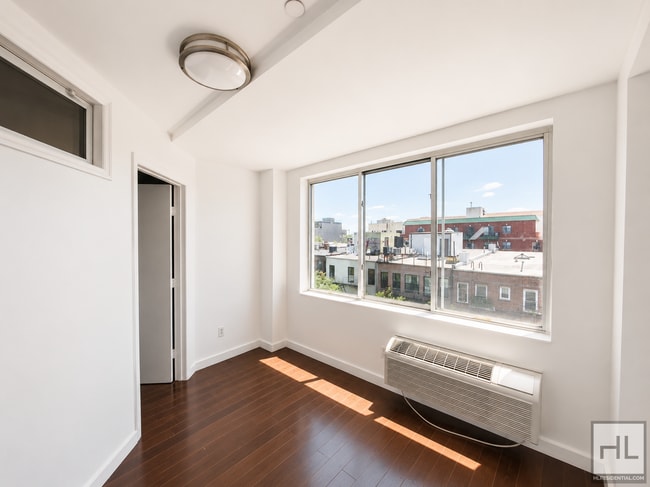 Bushwick 2-Bed 1-Bath / Outdoor Space