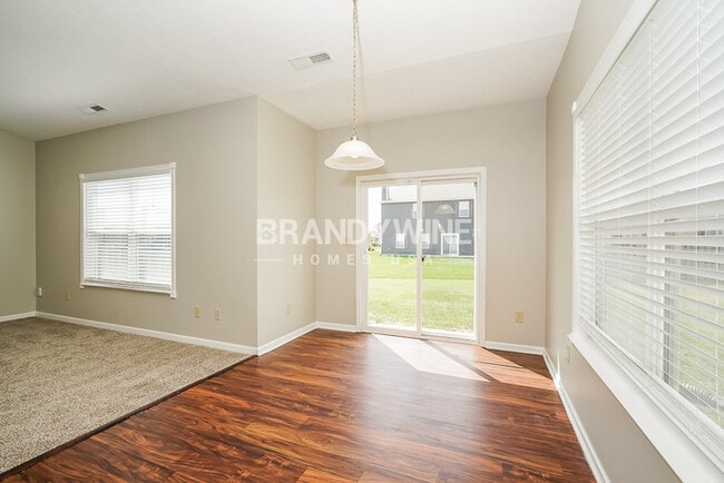 Photo - 877 Blue Ash Trail