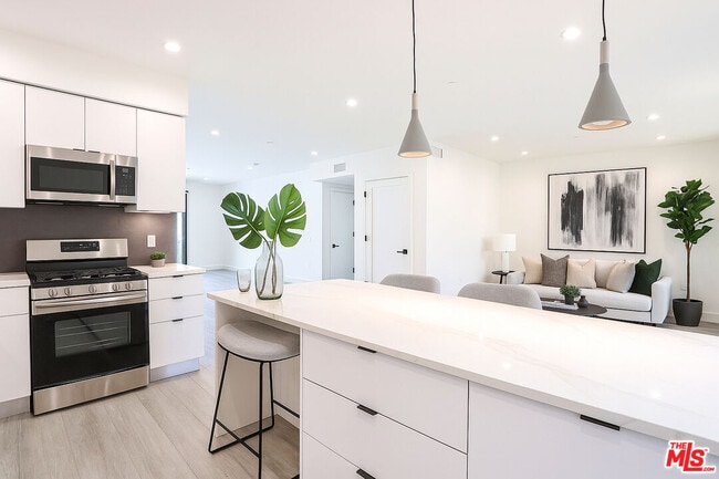 Building Photo - 11800 Courtleigh Dr Unit 305