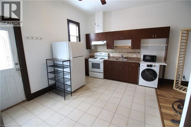 Photo - 62 Dundas St