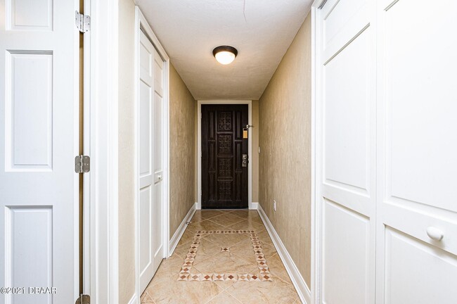 Entry Hallway - 1415 Ocean Shore Blvd Unit 1102