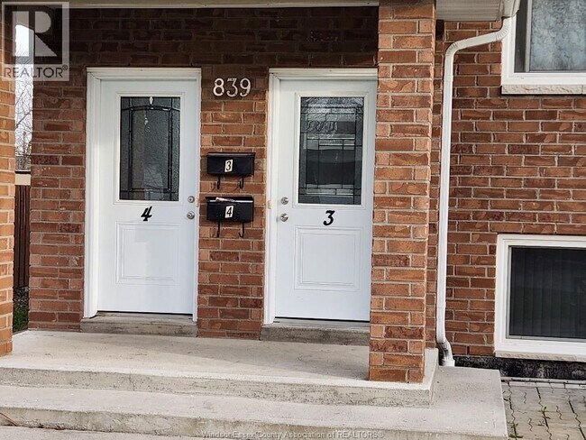 Photo - 839 Assumption St Unit 4