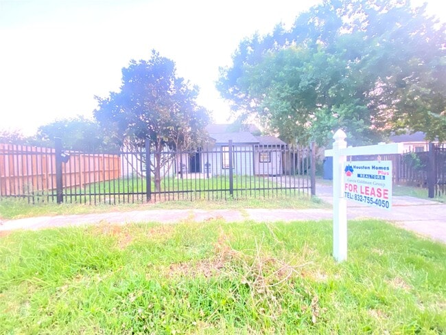 Building Photo - 4604 Dewberry St Rental