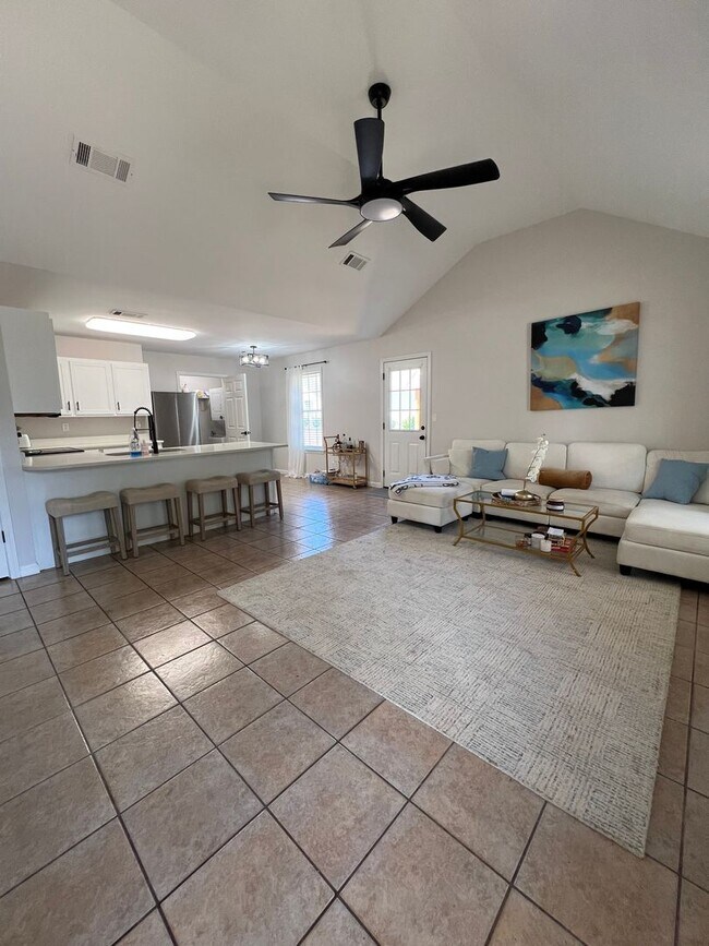 200 Leigh Ln