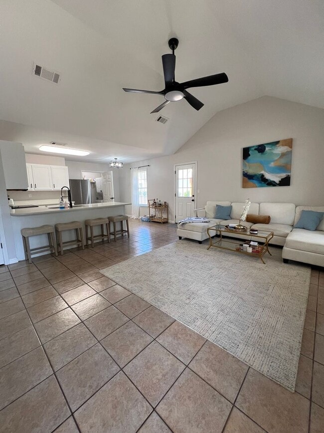 Photo - 200 Leigh Ln