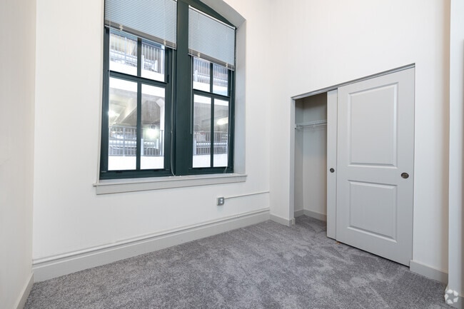 2BR, 2BA - 910SF - Secondary Bedroom