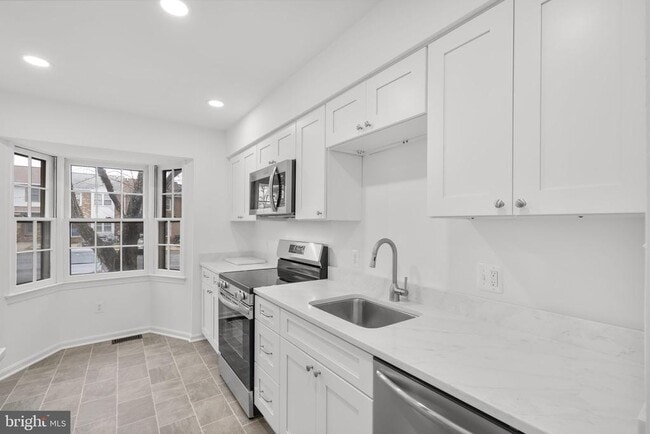 Photo - 119 E Main St