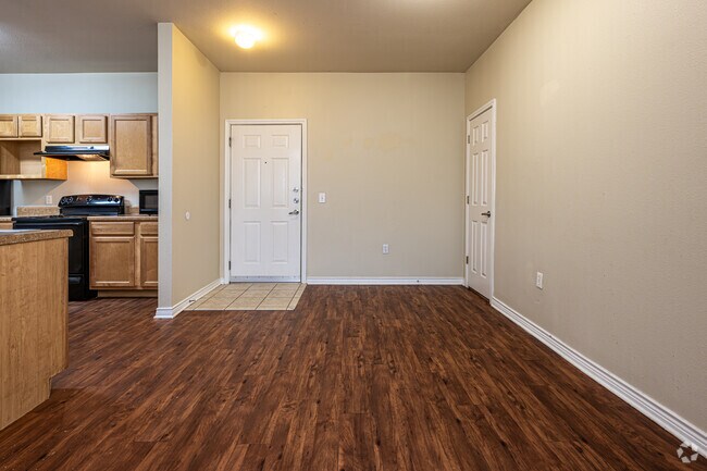 2BR, 2BA - 950SF - Dining Room