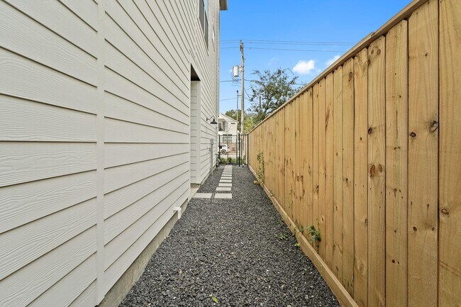Photo - 1108 Brooks St
