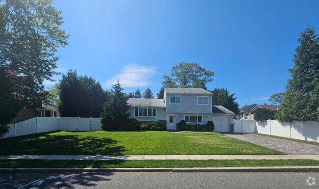 Building Photo - 26 Dahill Rd Rental