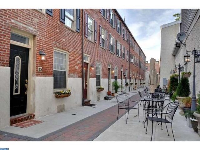 Courtyard - View from Tables - 525 Fitzwater St Townhome