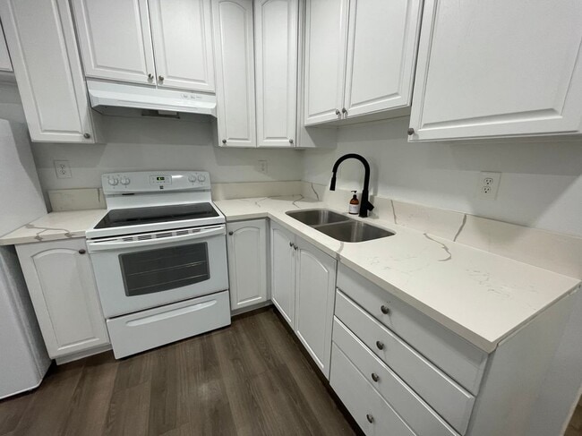 Photo - 10661 Fern Ave