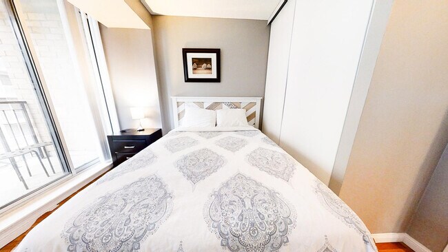 Photo - 136 Simcoe St Unit FL1-ID1031084P