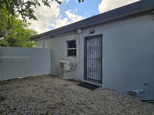 Building Photo - 1230 NW 70th St Unit 1230 Rental