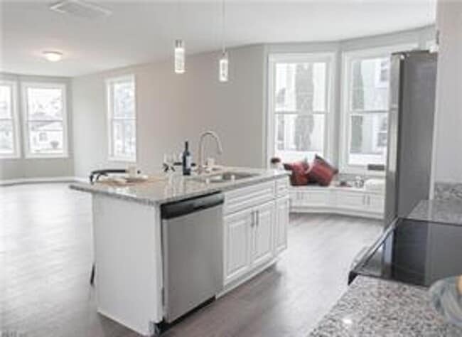 Photo - 1350 W 38th St