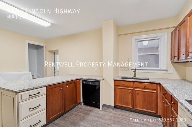 Photo - 572 Lincoln Hwy E