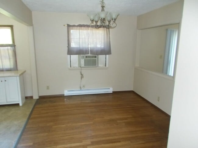 Photo - Lovely 3 bedroom 1 1/2 baths home located in Southwest Richmond