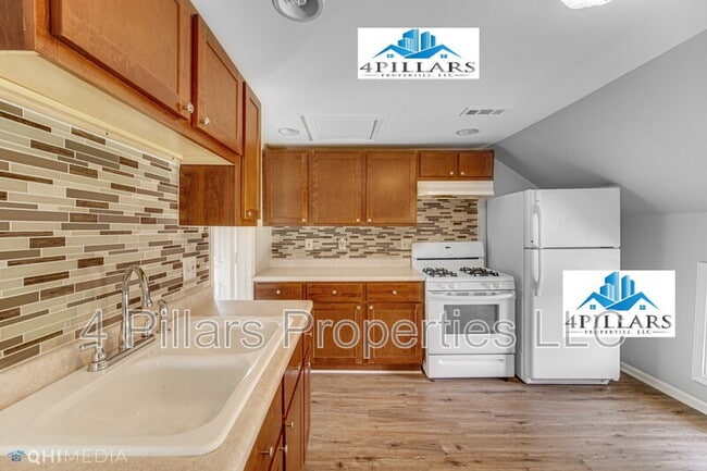 Photo - 162 W Commercial Ave Unit 2 Upstairs