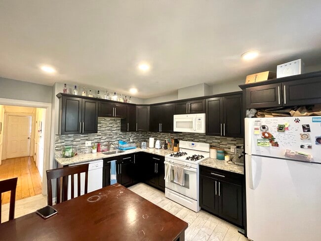 Building Photo - 15 Sewall St Unit 3