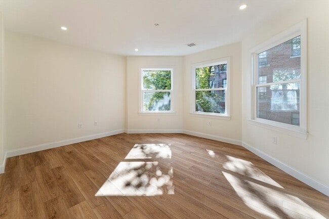 Building Photo - 27 Perrin St Unit 1