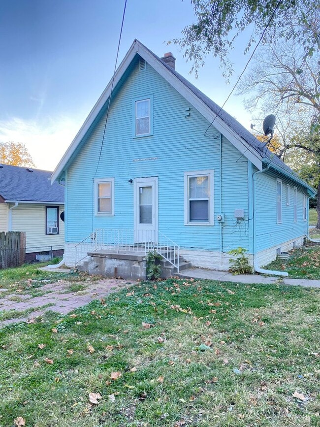 Photo - Move-in special. 3 bed 1 bath with a detached garage and large driveway $1250