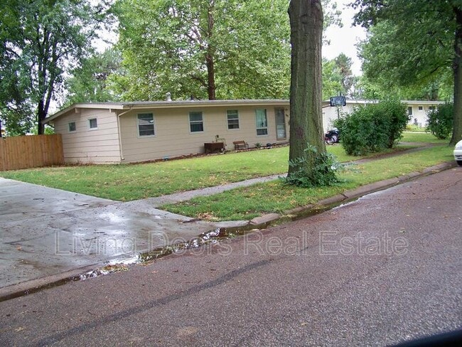 Photo - 267 W Rio Rd