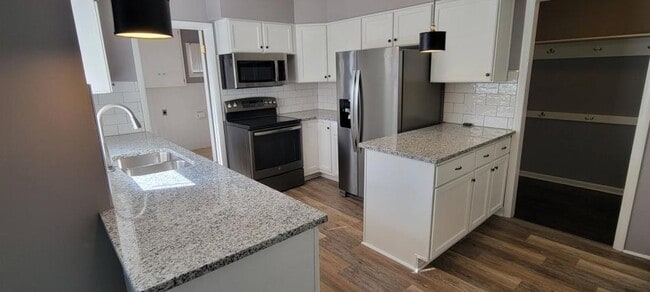 Photo - 629 S Troost St