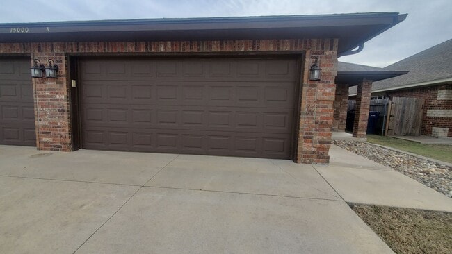 Building Photo - (3) Bed/(2) Bath in SW Moore Avail Early June!