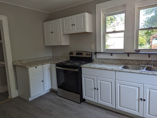 Photo - 66 Broad St Unit 3