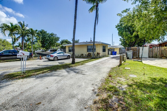 Front. Off-street parking - 604 NE 12th Ave Apartamentos Unidad 606