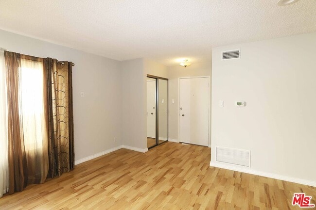 Photo - 1025 S Sherbourne Dr Unit 4