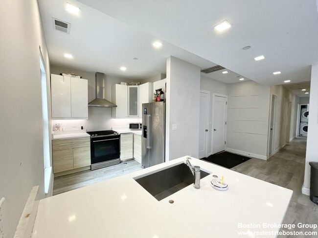 Photo - 111 Hillside St Apartment Unit 3