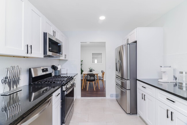 Photo - 29744 Rosslyn Ave