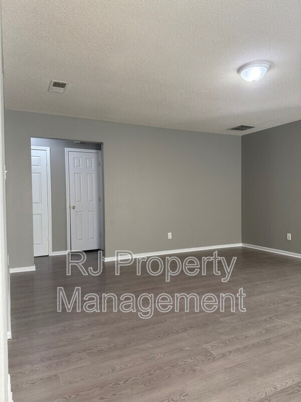 Photo - 4817 Royal Run Dr