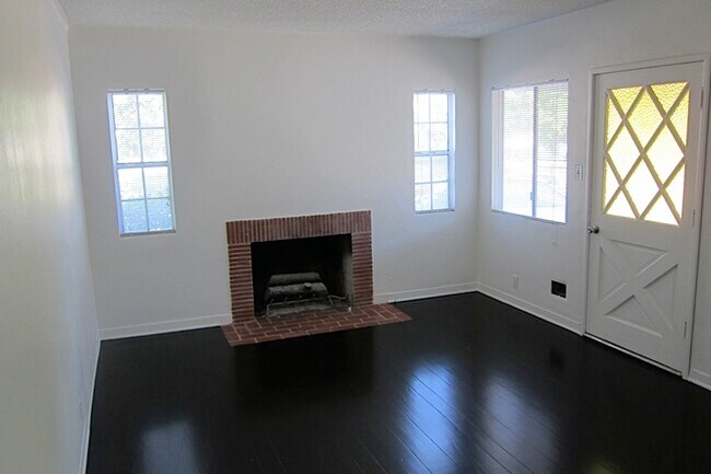Living Room (unfurnished)