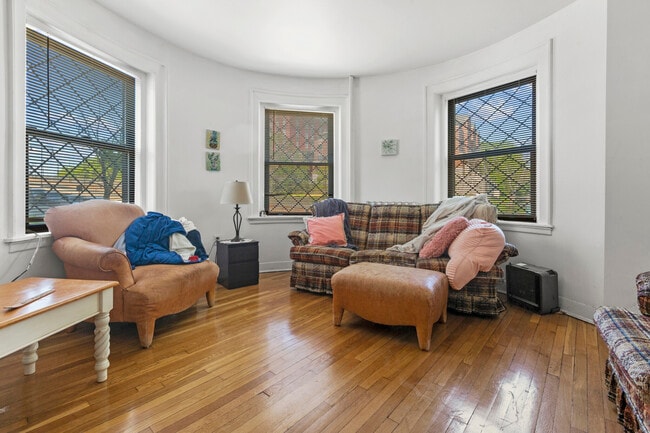Photo - 1462 Commonwealth Ave