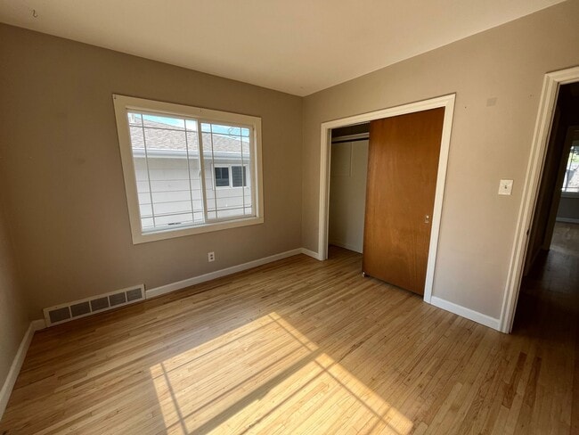 Photo - 3709 3rd Ave N Unidad Upstairs