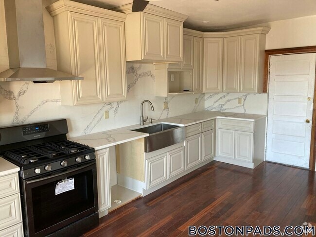 Building Photo - 33 Buttonwood St Rental