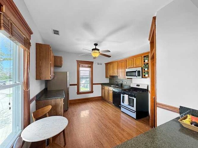 Photo - 140 Broadway Unit Upstairs