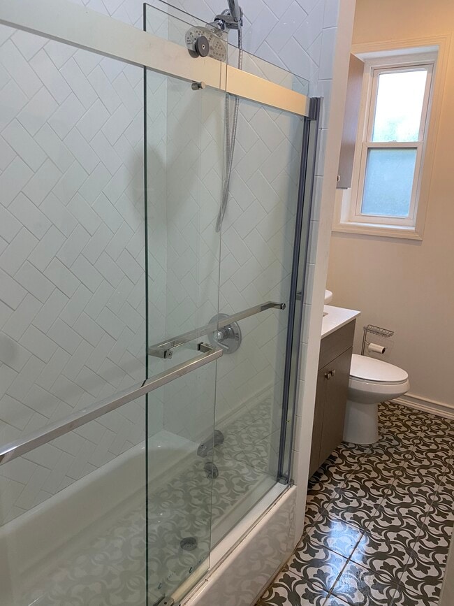 Photo - 549 Henry St