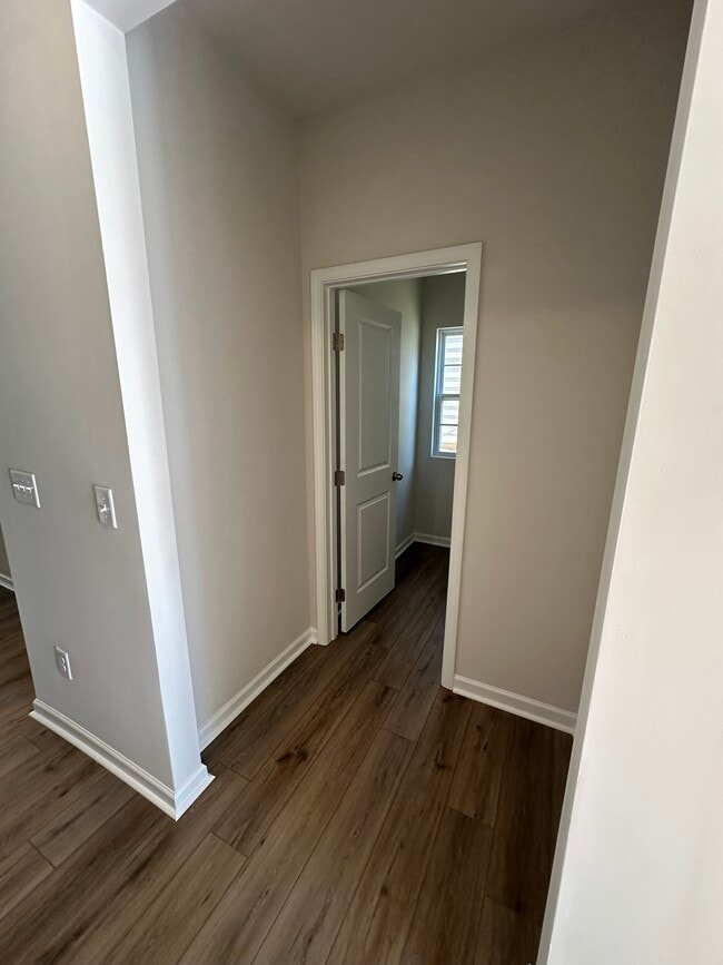 Photo - 220 Paneer Ln