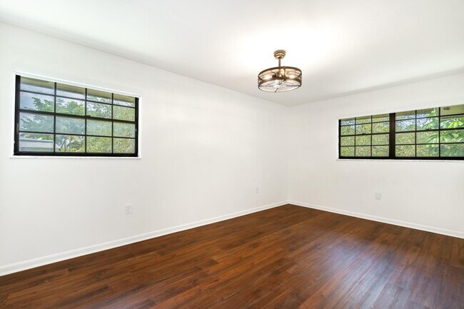 Photo - 927 N E St Unidad 202