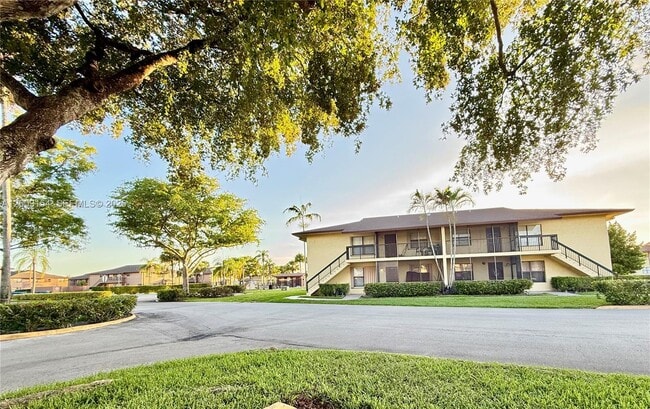 Photo - 10016 Winding Lake Rd Unidad 202