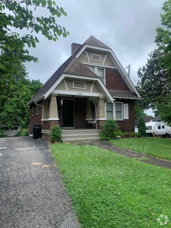 Building Photo - 1910 Wrocklage Ave Rental