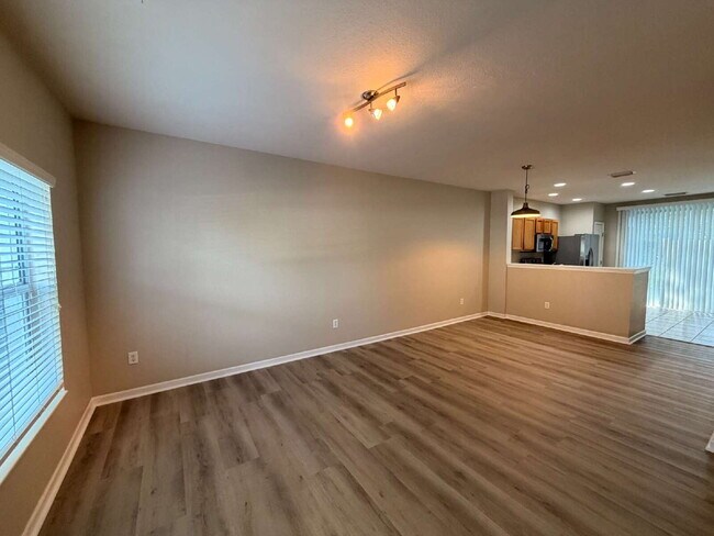 NEWLY UPGRADED 2BD/2.5 BATH TOWNHOME IN THE EXCLUSIVE WYNCHASE COMMUNITY!!