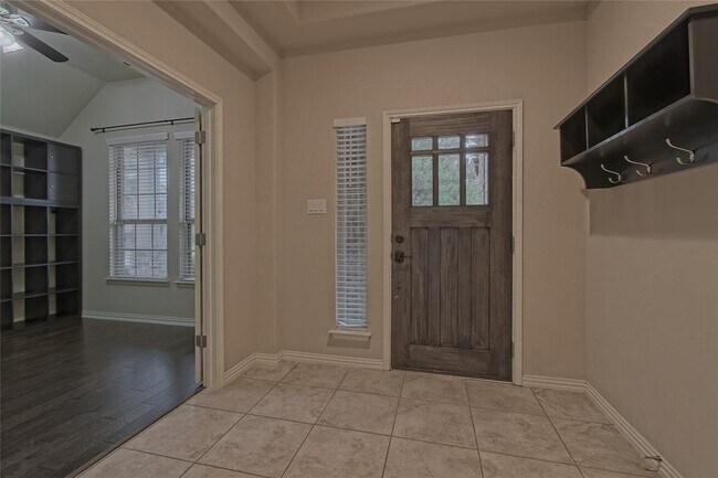 Photo - 6040 Angelo St